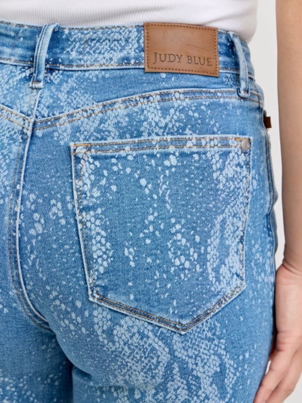 Judy Blue Blue Snake-Effect Wide Leg Jeans - Picture 6 of 8